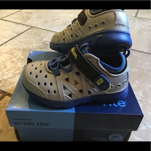 Stride Rite Other - Stride rite made 2 play NIB sz 6 phibian silver